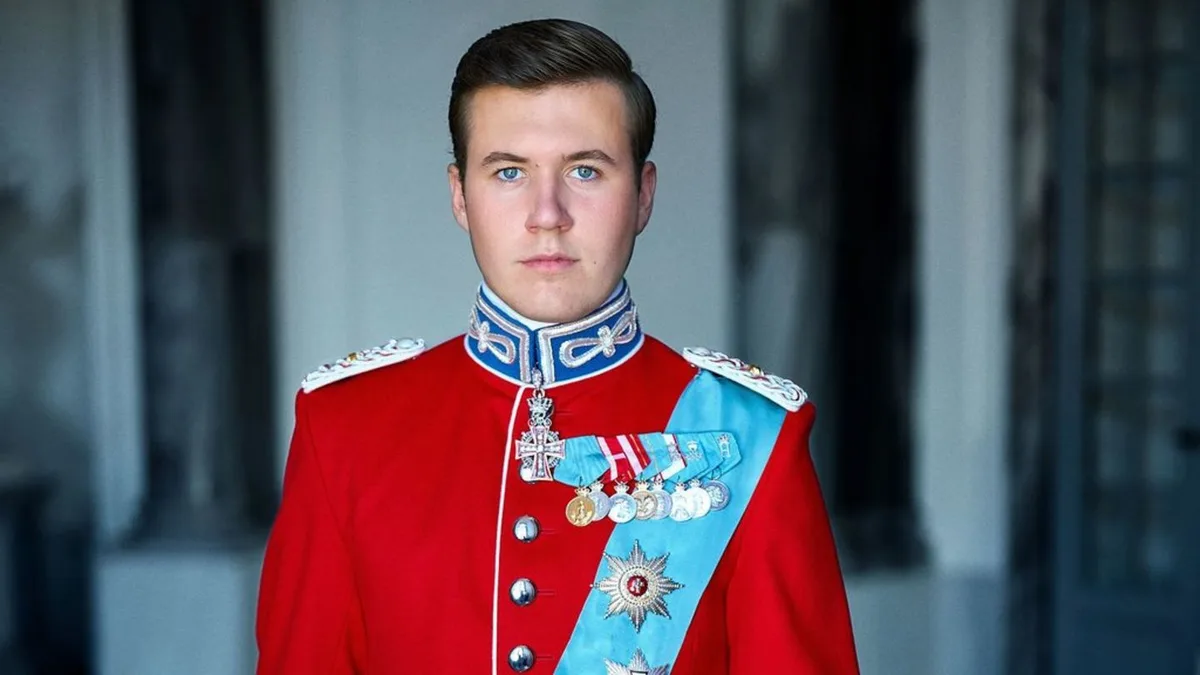 Kronprinz Christian von Dänemark: Neues Geburtstagsporträt in Galauniform