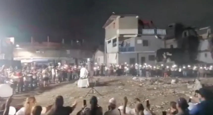 El emotivo homenaje que realizaron en La Guaira para las víctimas de los terremotos a dos meses del 24Jun