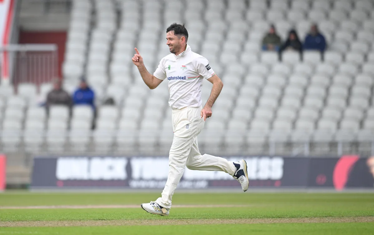 Brown stands tall for Hampshire as Holland six-for lifts Leicestershire