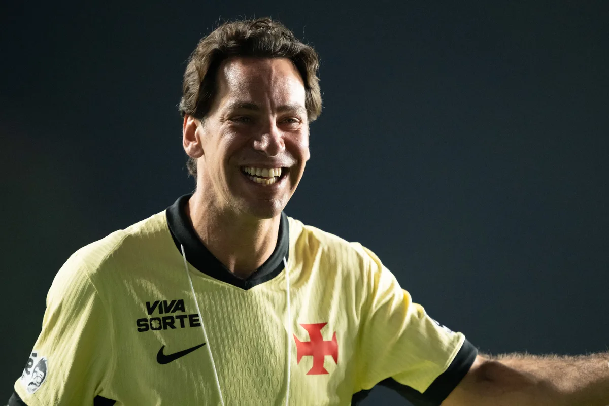 Do tour pelo estádio ao vestiário com Pedrinho e atletas do Vasco: os bastidores da ida de Lamacchia a São Januário