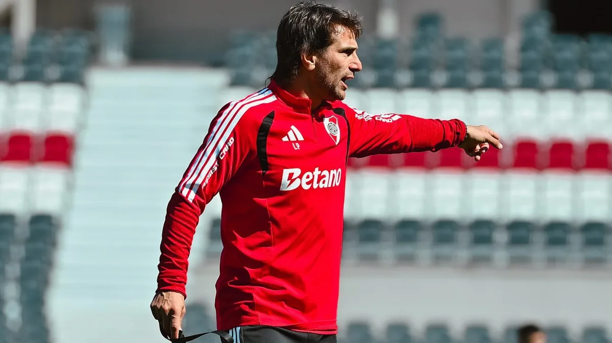 River busca extender su racha de triunfos: la formación titular que planea Leonardo Ponzio para enfrentar a Huracán