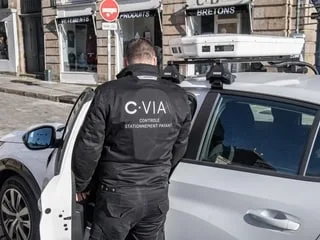 ENTRETIEN. « Ça décourage ». Amendes de stationnement : pourquoi les automobilistes ont du mal à les contester