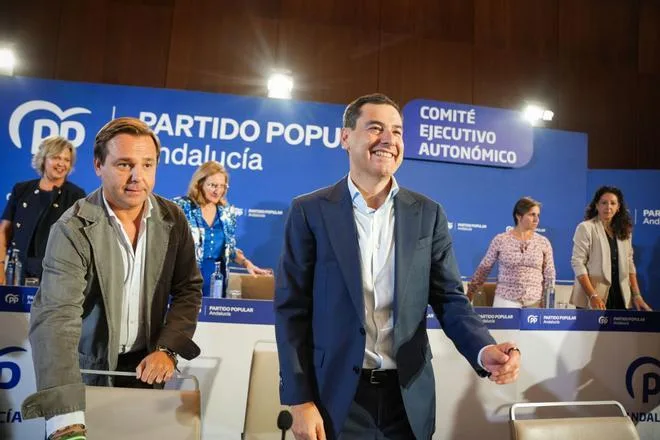 Juanma Moreno obvia su pacto con Vox y abre pre campaña con un mensaje a "socialistas avergonzados": "El PSOE sólo se recuperará si Sánchez se va"