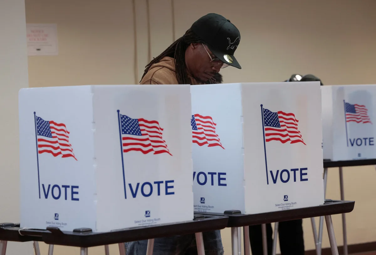 Los votantes de Miami-Dade eligen cargos clave en una jornada con baja participación inicial