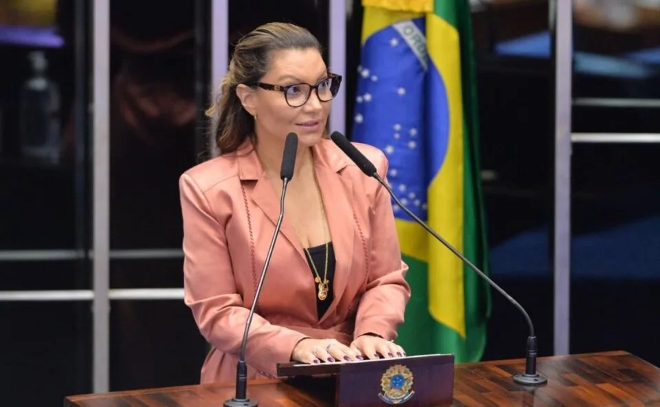 Justiça manda AGU explicar por que defende Janja em ação sobre viagens