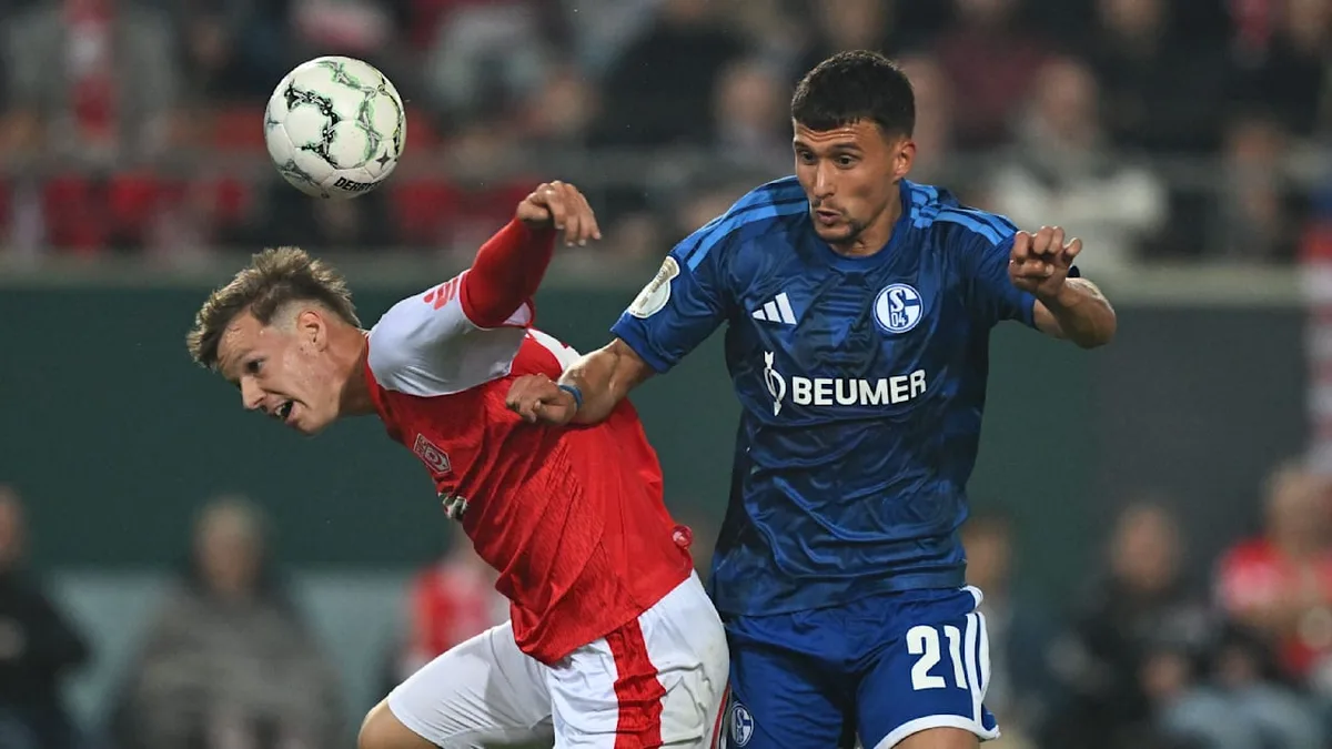 Es geht um einen Champions-League-Klub - Schalke-Profi dementiert Gerücht, aber …