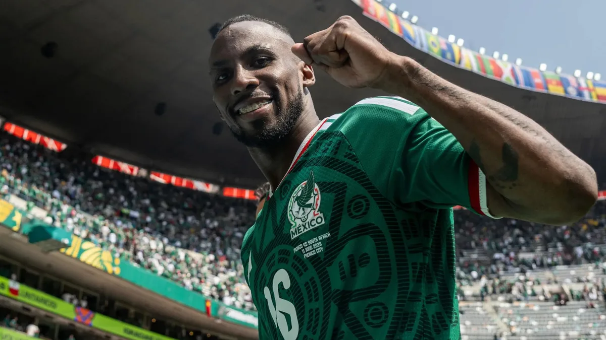Julián Quiñones sería baja de la Selección Mexicana por lesión muscular