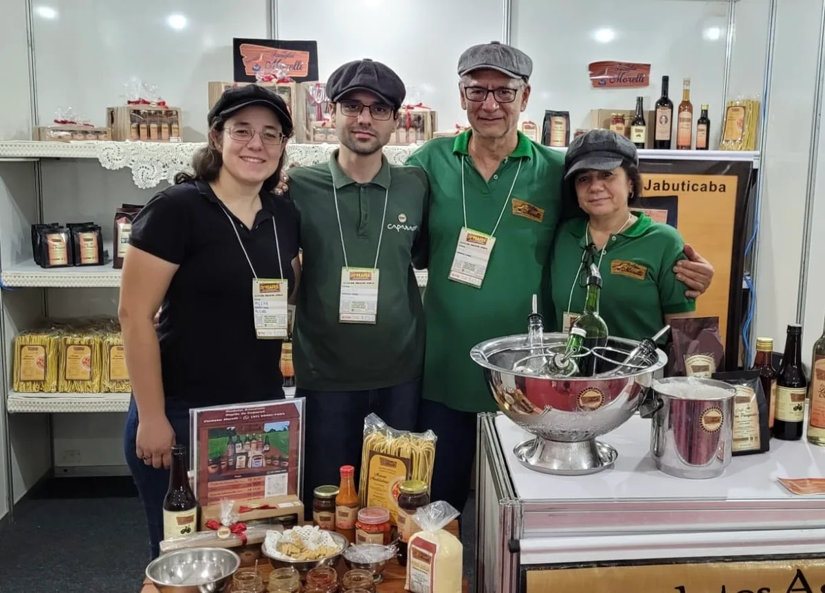 Feira na Praça do Papa terá de linguiça recheada a frozen de caldo de cana