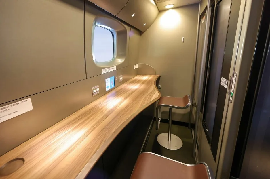 Wait, some Shinkansen trains already have private booths that only cost 1,500 yen for an hour?