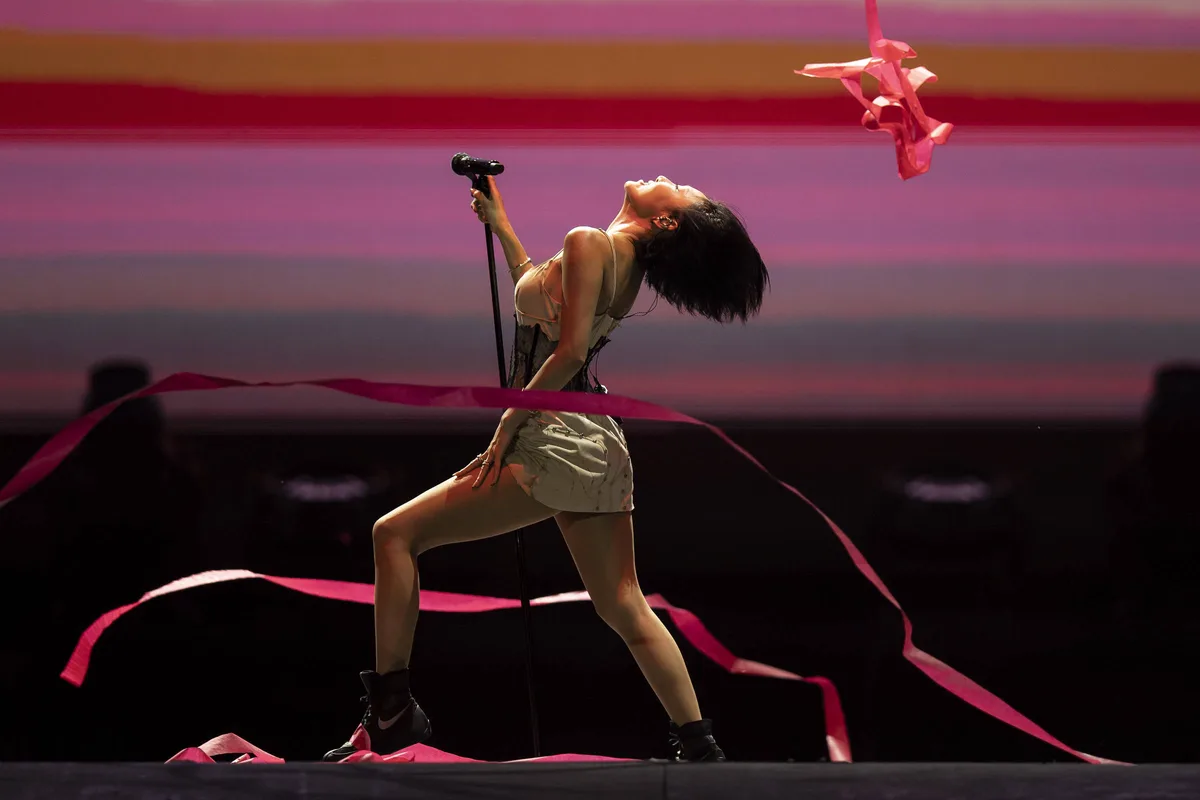 K-pop de Hwasa agita o Rock in Rio em meio a alerta de aglomeração e calor