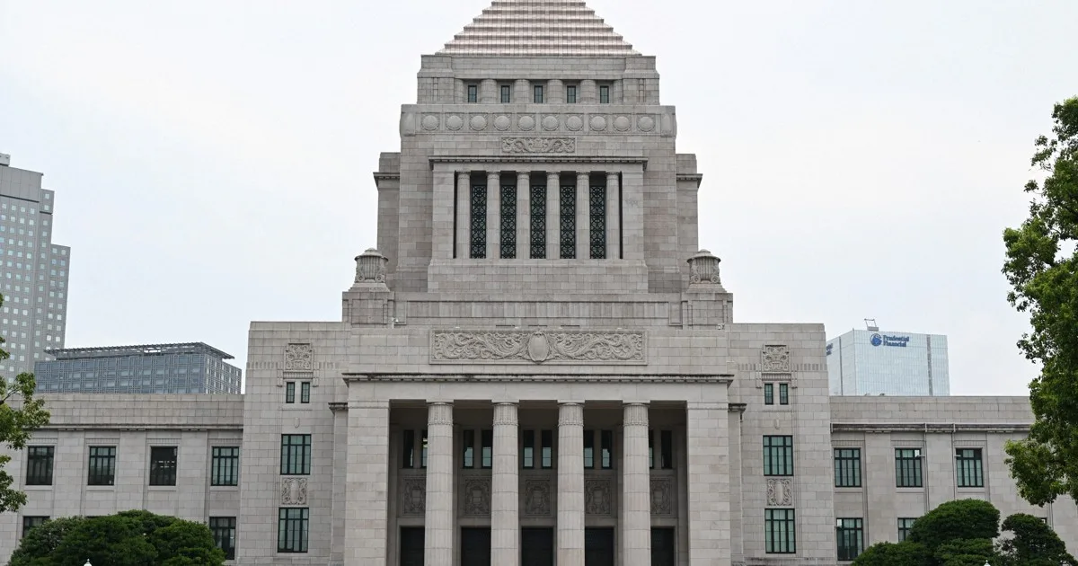 非核三原則「見直すべきだと思う」27％ 男女で2.6倍の開き