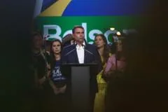 O que acontece após Flávio Bolsonaro não conseguir registrar candidatura no TSE por estar filiado ao Missão?
