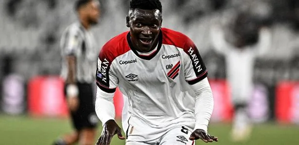Athletico vence Botafogo no Rio com show de Viveros e cola no Flamengo