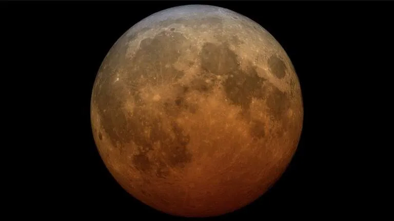 Vai dar para ver? Céu de Campo Grande faz suspense às vésperas do eclipse