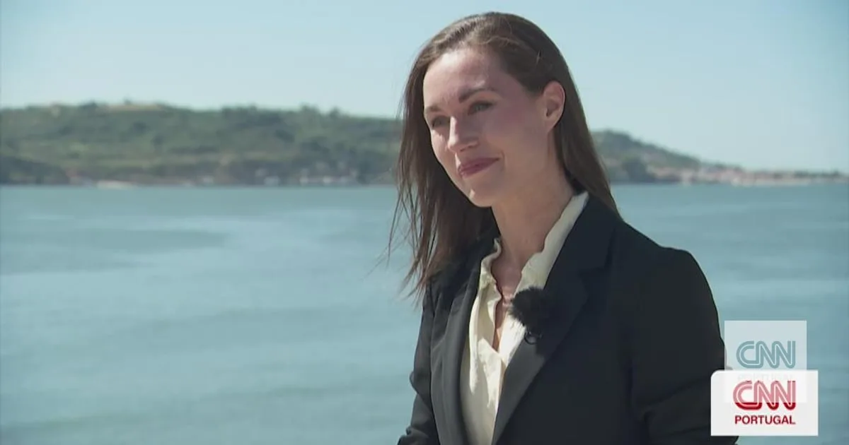 Sanna Marin, a ex-primeira-ministra mais jovem do mundo: "Se um caça russo invadir o espaço aéreo da NATO, devemos derrubá-lo"