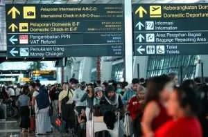 Cierran temporalmente seis aeropuertos indonesios tras erupción del volcán Anak Krakatoa