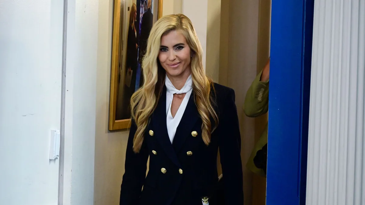 Katie Zacharia, destituida como secretaria de prensa de la Casa Blanca cinco días después de asumir el puesto