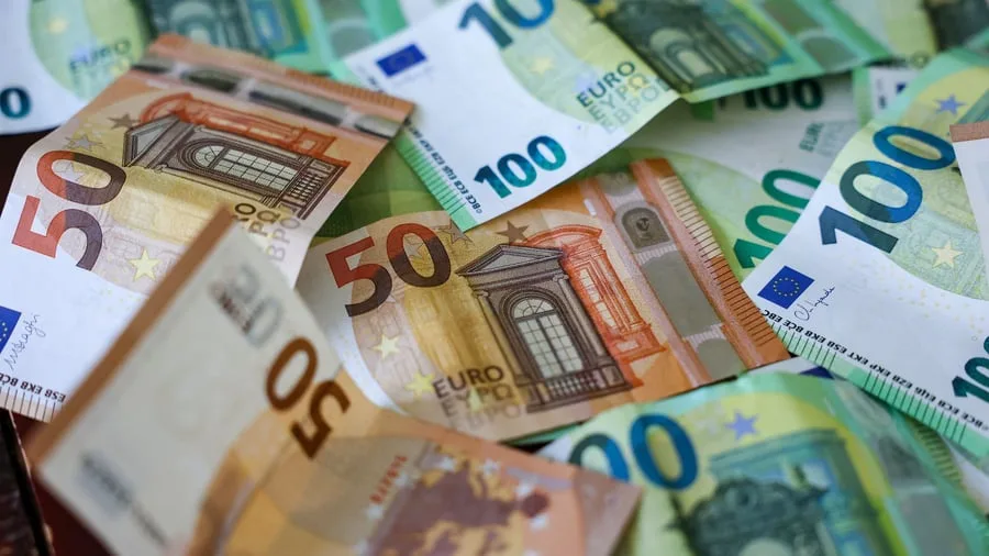 Finanzen: Deutscher Staat im ersten Halbjahr im Minus