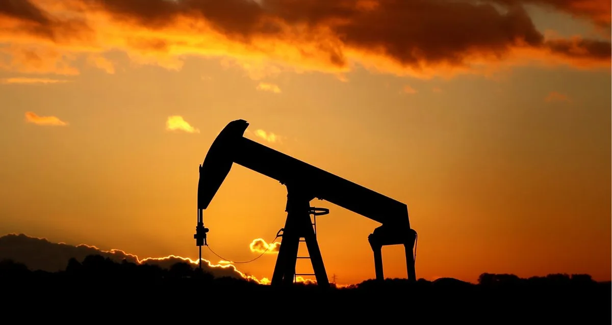 Petróleo tem nova queda com Estreito de Ormuz em foco