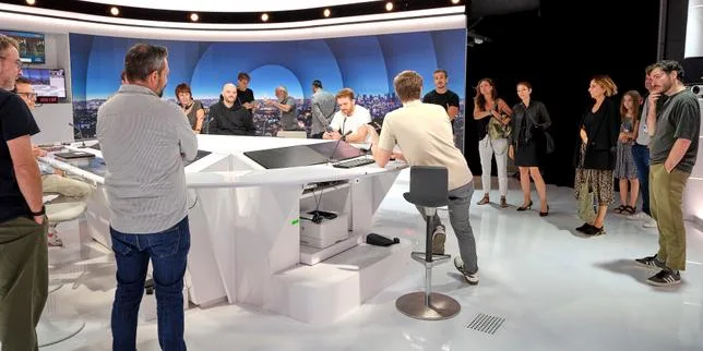La chaîne de télévision Franceinfo, créée il y a dix ans, cherche à assurer son avenir en repensant sa ligne éditoriale