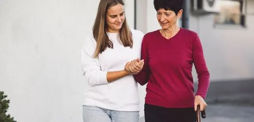 Pflegeversicherung: Zahlen Privatpatienten zu wenig für die Pflege?
