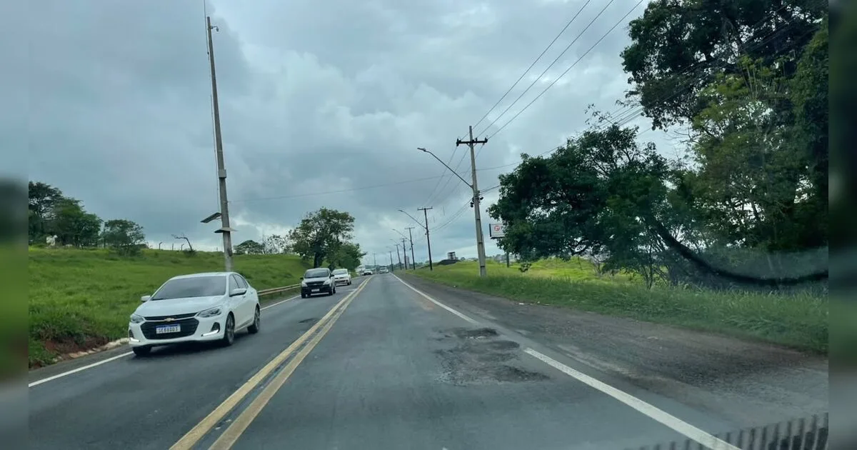Buracos na Avenida Brasil preocupam motoristas e aumentam risco de acidentes