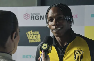 Breno Ferreira celebra viver jogador de futebol gay assumido em série: “É importante”