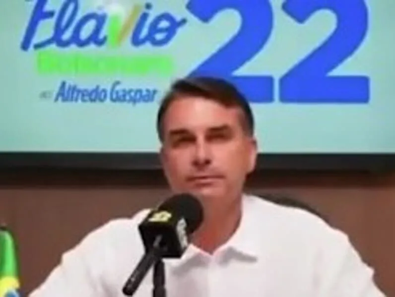 Flávio Bolsonaro critica alta de 15% no Bolsa Família: "essa merreca?"