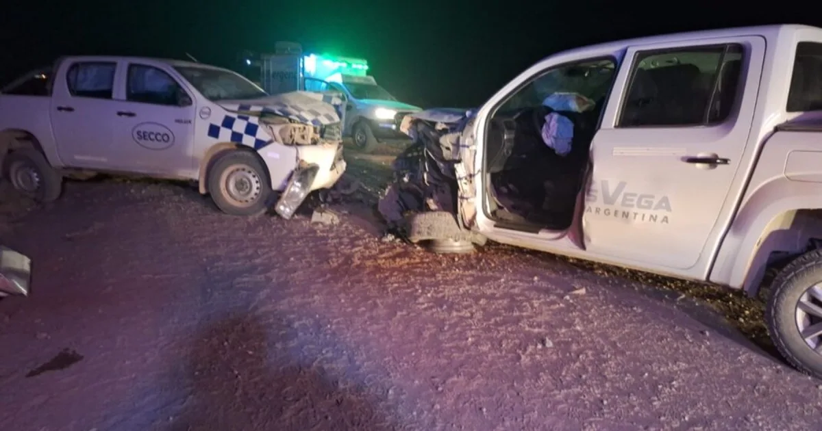 Choque entre dos camionetas petroleras dejó a un hombre herido cerca de la Ruta 67 de Neuquén