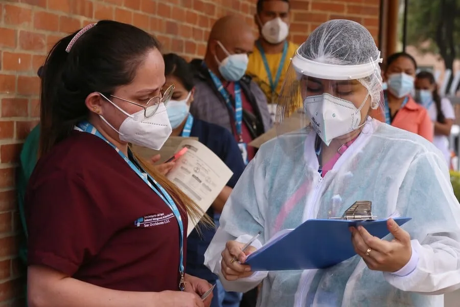 Estudio revela la millonada que cuesta repetir los exámenes médicos de los colombianos cada año: “El problema no es que el resultado se pierda”