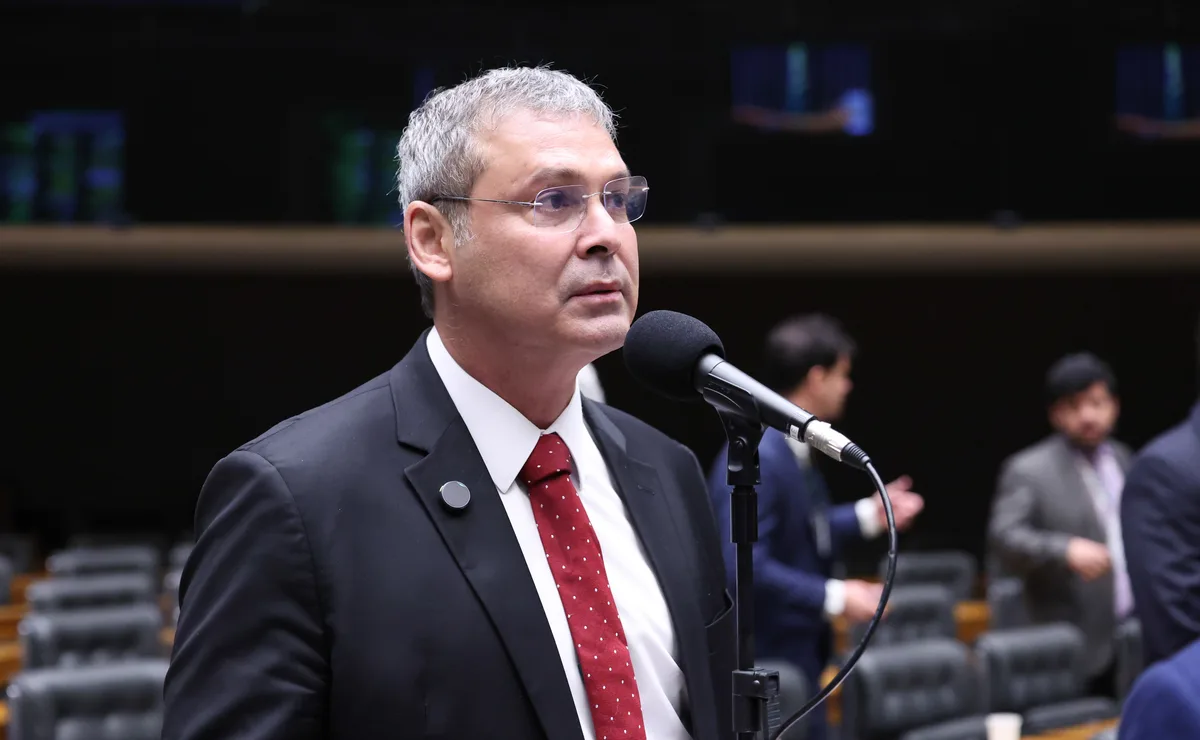 Governistas veem parcialidade de Mendonça e pedem derrubada de sigilo do caso 'Dark Horse'