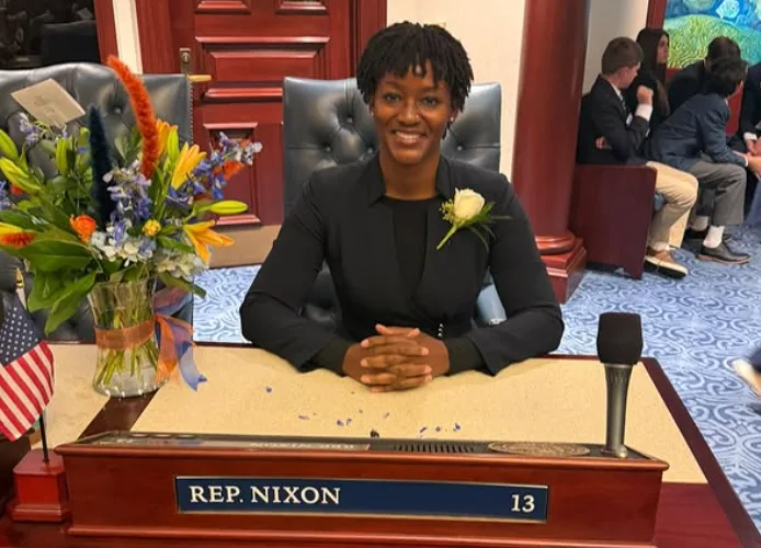 Socialista Angie Nixon vence primária democrata na Flórida