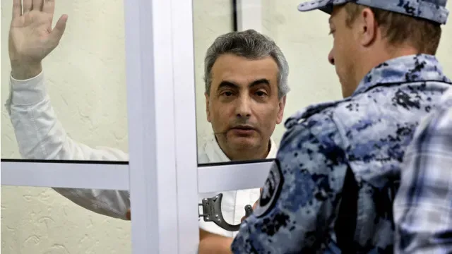 Rússia condena dirigente da oposição a 11 anos por criticar guerra