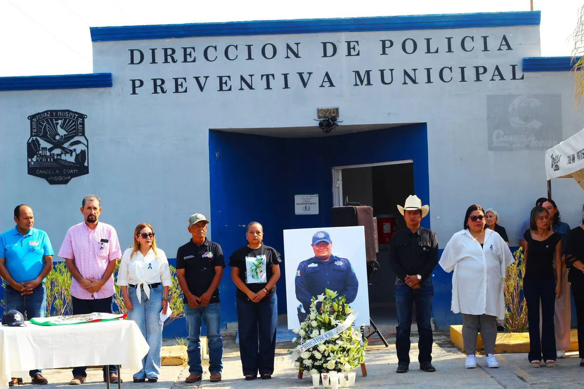 Entre lágrimas y honores, despiden a Mauro Flores, policía fallecido durante enfrentamiento en Candela, Coahuila