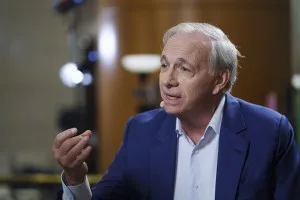 Ray Dalio recomenda trocar títulos por ouro e Bitcoin diante de risco fiscal dos EUA