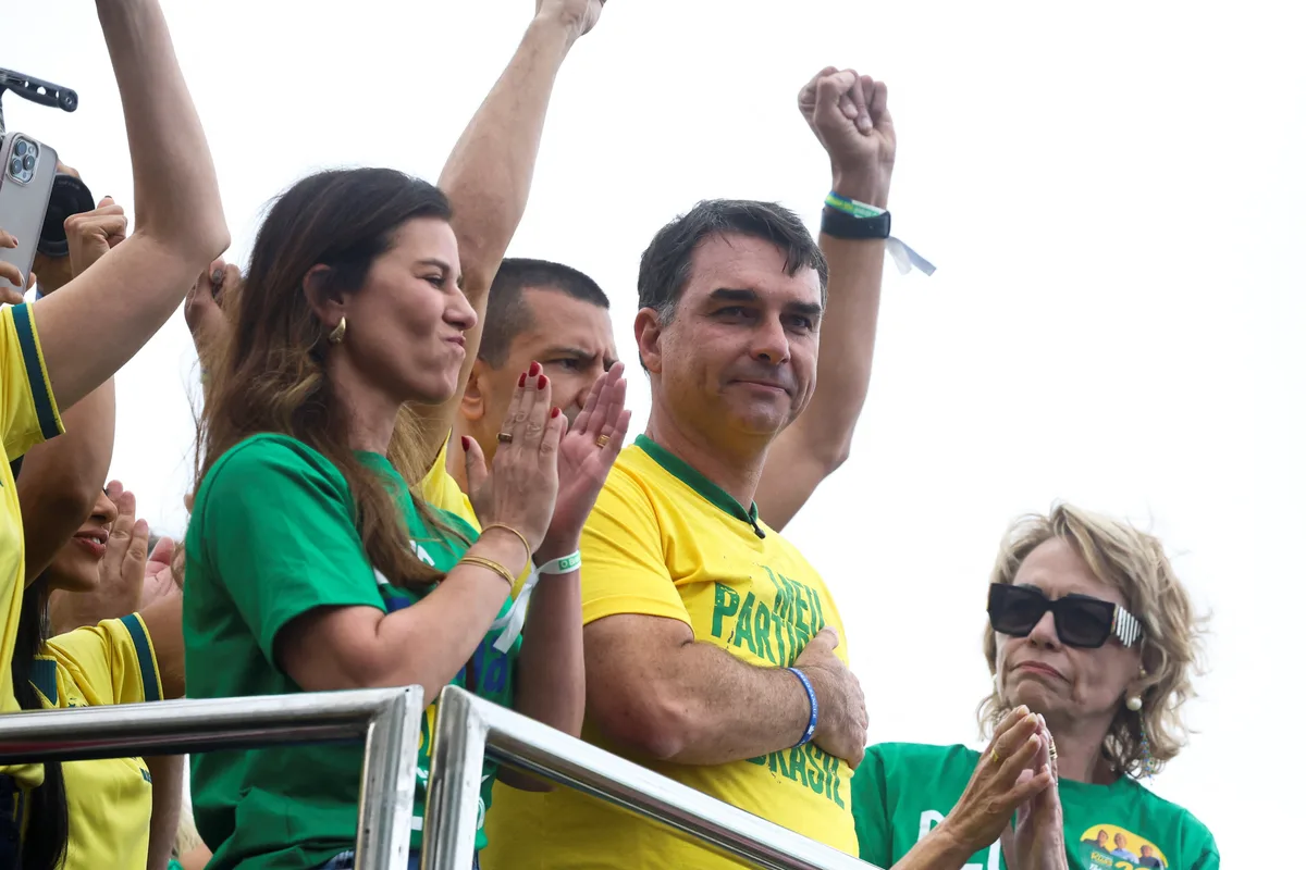 Flávio Bolsonaro cancela motociata em Juiz de Fora, onde pai sofreu atentado em 2018