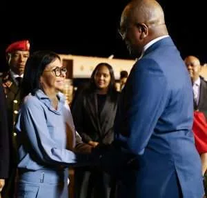 Presidenta Delcy Rodríguez inicia agenda bilateral y cooperación estratégica con visita oficial a Surinam