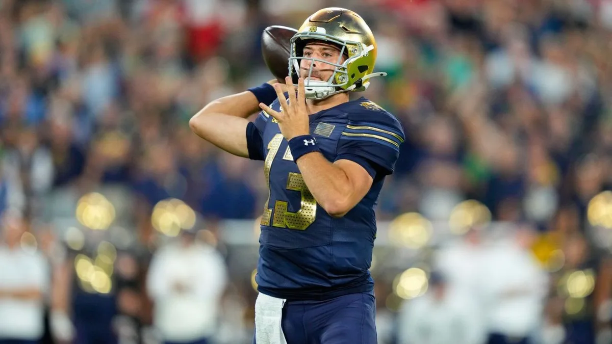 No. 4 Notre Dame overcomes sluggish start to beat Wisconsin at Lambeau Field