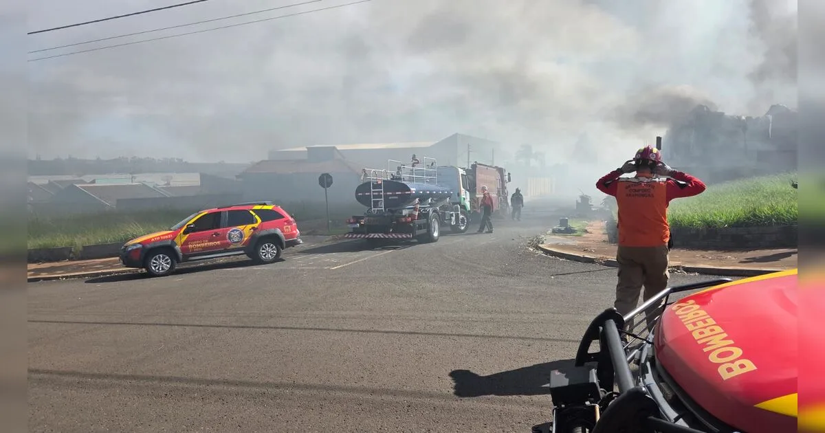 Força-tarefa e drone térmico contêm incêndio em fábrica em Arapongas (PR); veja