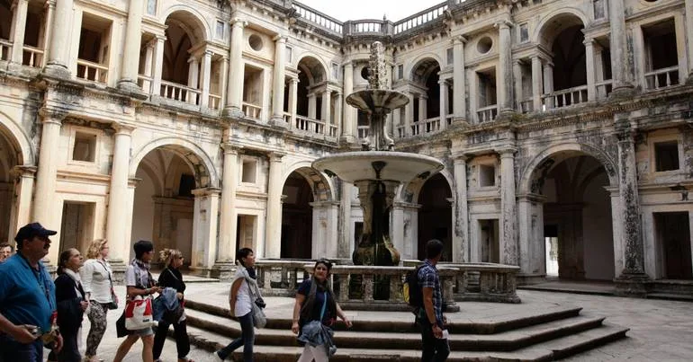 Convento de Cristo reabre claustros com visita noturna