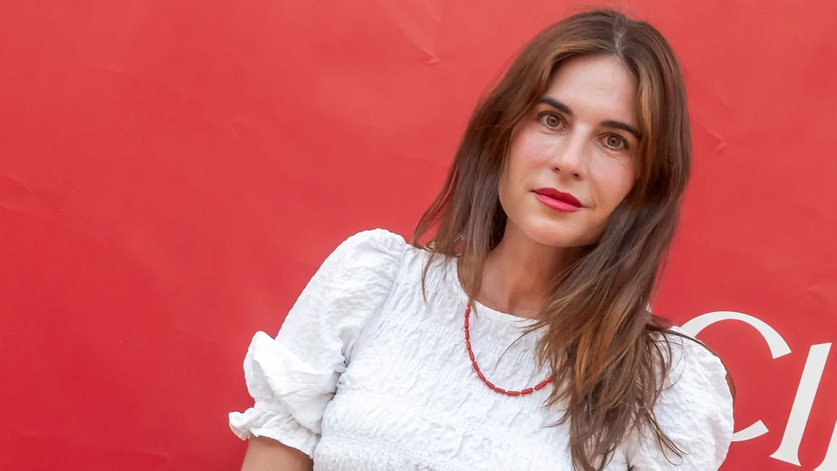 El 'efecto Lourdes Montes' conquista Málaga con un impresionante vestido blanco de firma española