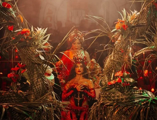 A coroação de Anitta como nova rainha de bateria da Grande Rio