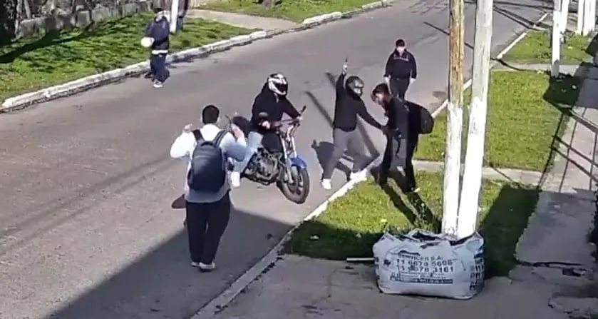 Dos motochorros asaltaron y golpearon a un grupo de jóvenes con discapacidad en La Matanza