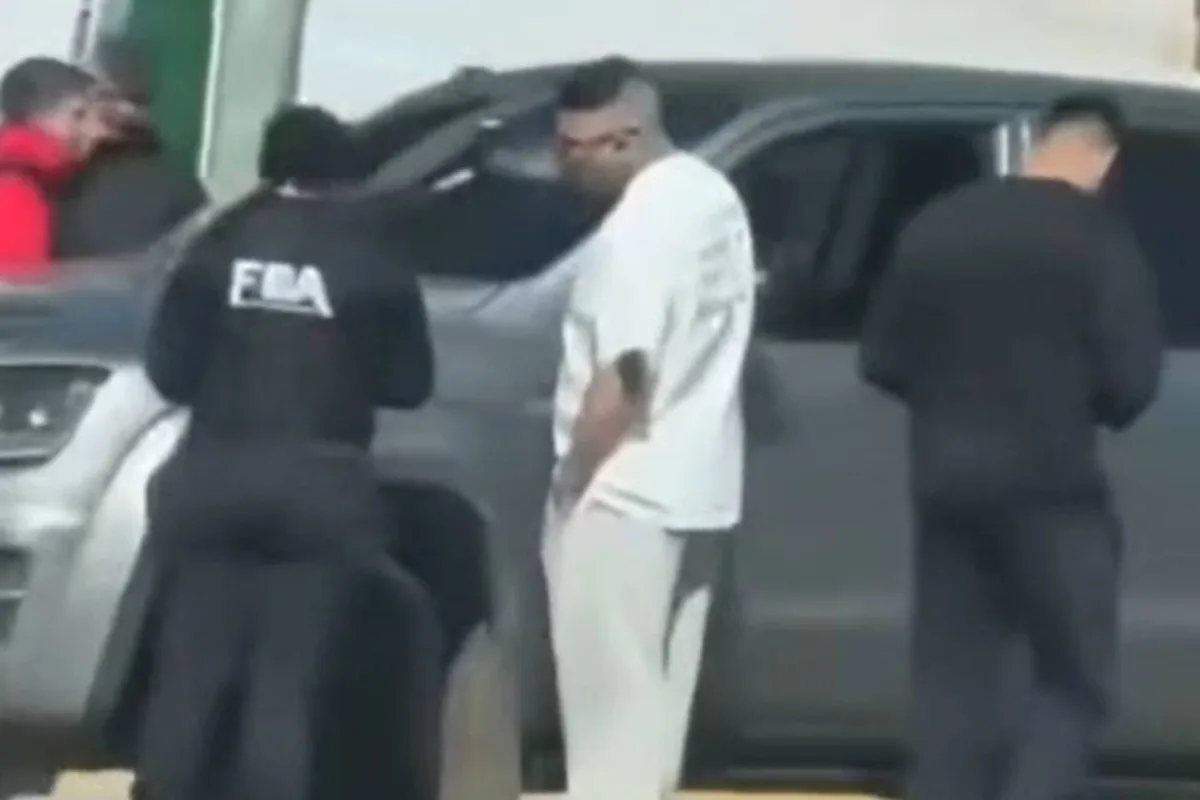 Video: así fue la detención de Callejero Fino mientras circulaba sin patente y con una pistola Glock en la guantera