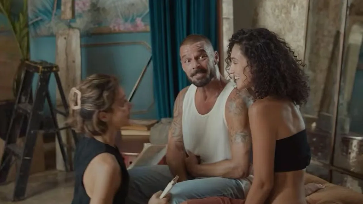 Surprise dans les premières images d'Un homme à la mer : cette star qui a fait danser le monde entier joue dans le nouveau film de Gael Garcia Bernal