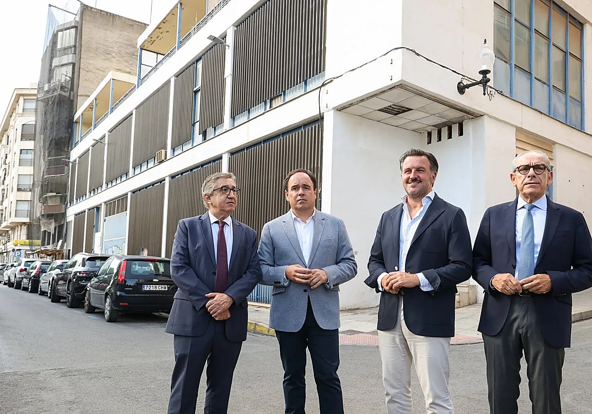 El antiguo edificio de Correos de Elche vuelve al patrimonio municipal tras casi dos décadas sin uso