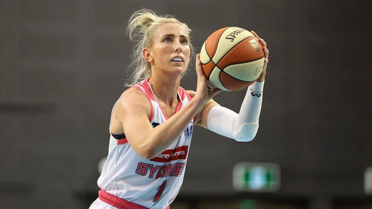 Flames strike down Lightning as headband Shelley shines