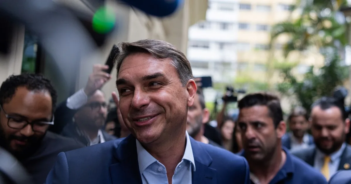 Flávio Bolsonaro se acerca a Lula da Silva en las encuestas y aparecen empatados en un eventual balotaje en Brasil