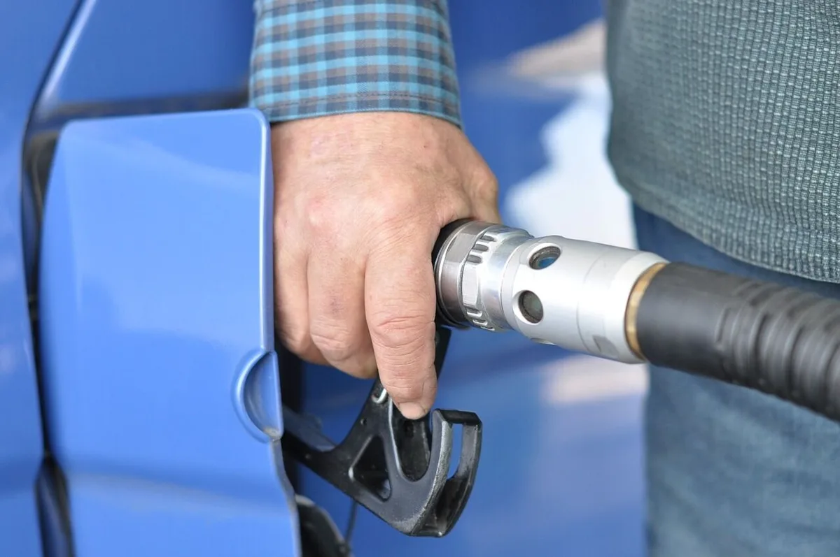 Forte descida no gasóleo, gasolina sobe ligeiramente