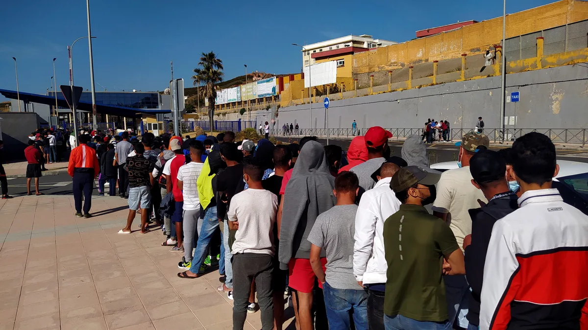 Habitante de Ceuta voltaram à rua e governo de Espanha pede reforço da Frontex e Europol